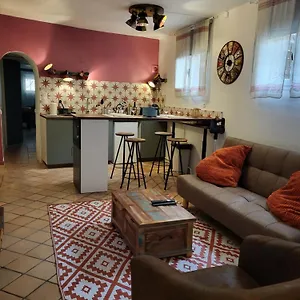 https://2-pieces-intramuros-place-pie.fr-provencehotel.com